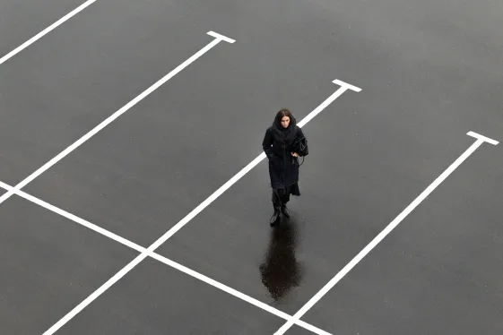 Как разгладить куртку или пальто без утюга