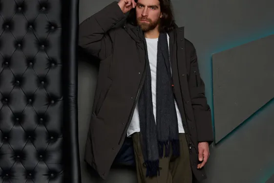 Как хранить зимнюю куртку летом, чтобы она не потеряла форму